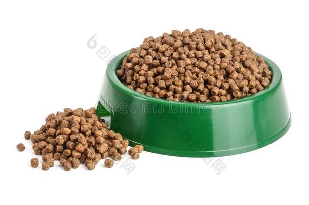 干的干燥的猫食物采用碗隔离的向白色的背景