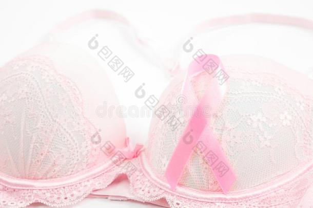 乳房癌症察觉,粉红色的带和粉红色的<strong>胸罩</strong>向白色的后面