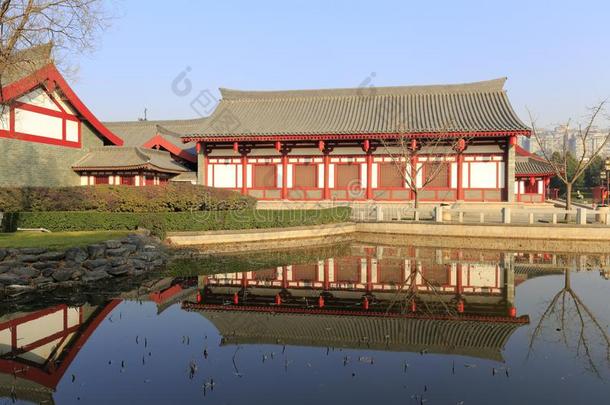 指已提到的人中国人传统的建筑学兴元建筑物在旁边芙蓉