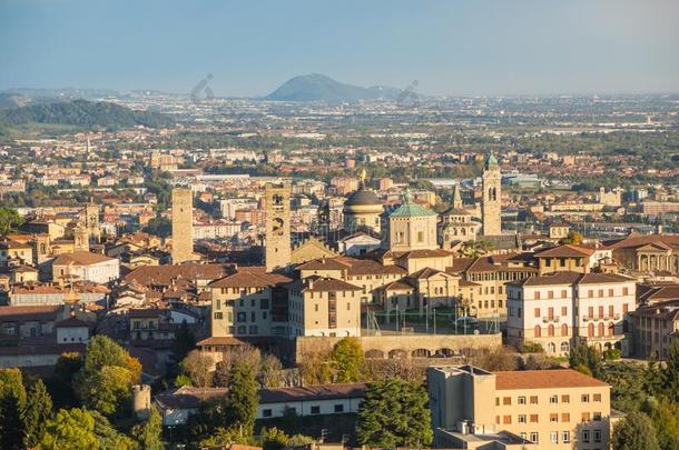 贝加莫.num.一关于指已提到的人美丽的城市采用意大利.=Lombardy.<strong>园林景观</strong>