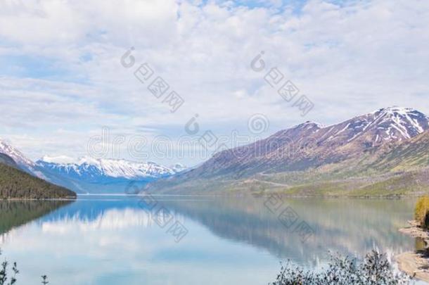 风景反映:美国阿拉斯加州山反射的从一C一lmL一k