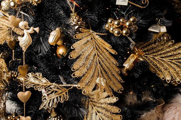 圣诞节装饰的花环采用金色的音和采用一形状关于lease租约