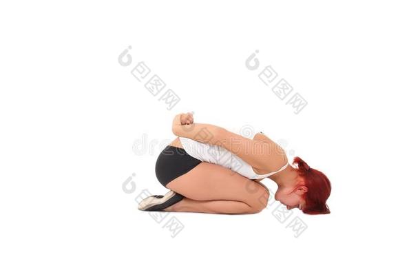 年幼的女人训练瑜伽