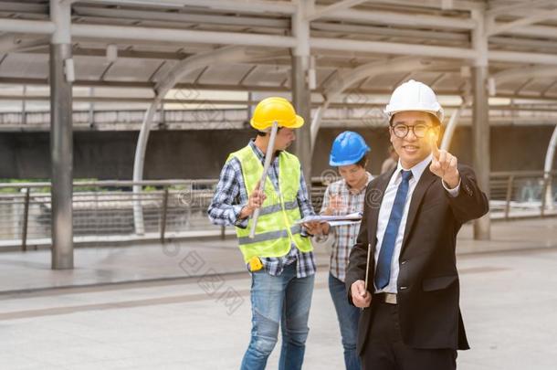 工程建筑物观念:专业的工程师队我