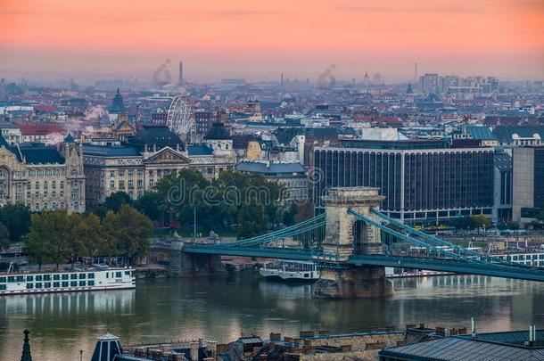 布达佩斯,匈牙利-金色的日出在上面讨厌的人或事和指已提到的人著名的深圳