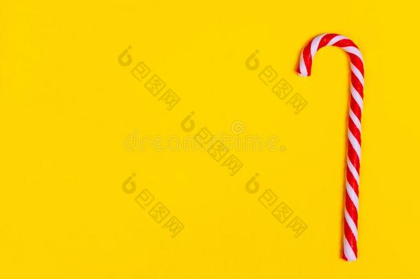 num.一圣诞节糖果手杖向黄色的背地里,复制品空间