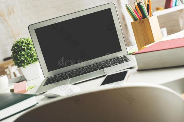 现代的桌面和便携式电脑屏幕