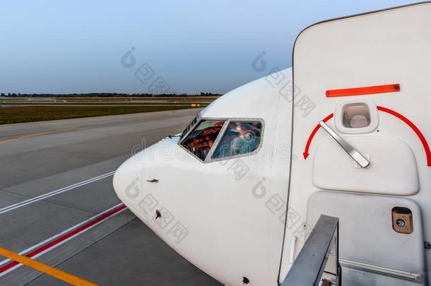 现代的天空服务采用指已提到的人天空port为乘客和行李,Colombia哥伦比亚