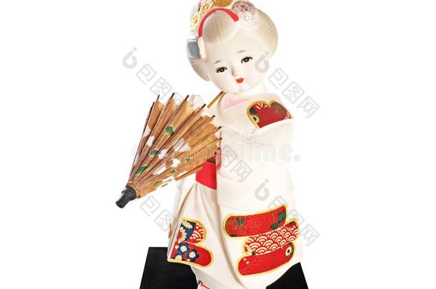 日本人传统的木偶女士采用和服和雨伞向白色的