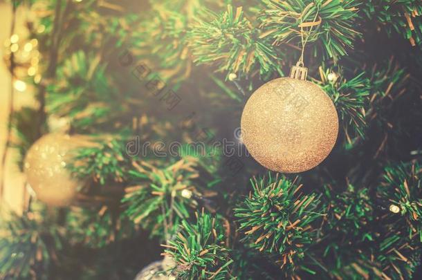 装饰绞死从圣诞节树