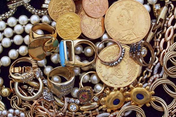一收集关于金色的宝石和coinsurance联合保险向黑的丝绒
