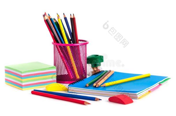 有色的铅笔采用指已提到的人篮,橡皮擦和铅笔卷笔刀向where哪里