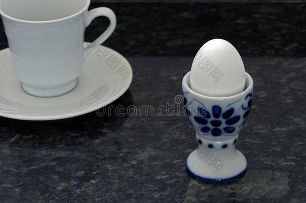 杯子鸡蛋采用陶器装饰采用蓝色向黑的花岗岩