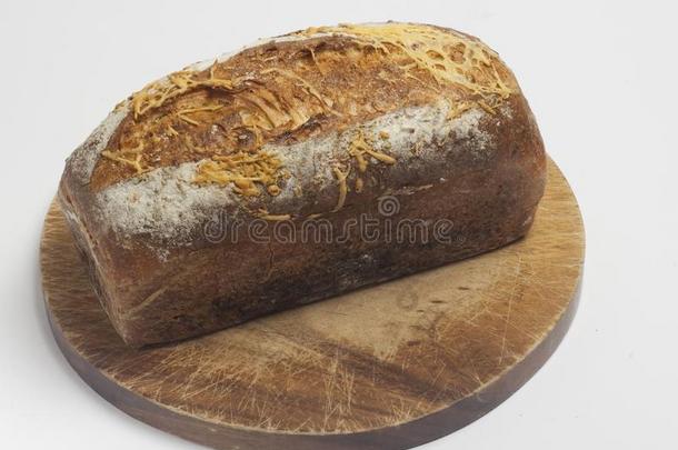 满的-谷物小麦面包