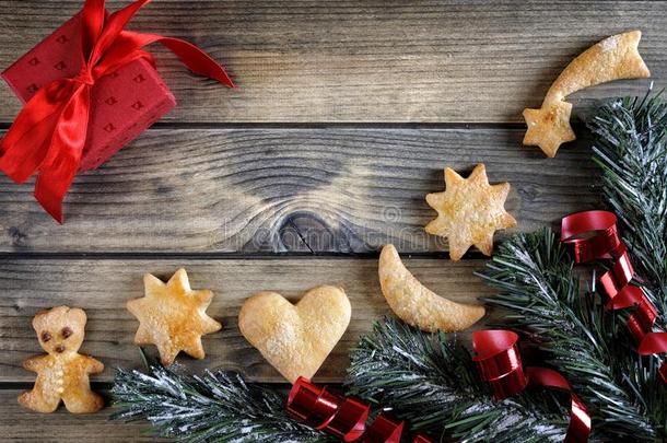 装饰和甜饼干为圣诞节和<strong>新</strong>的年向一木制的英语字母表的第2个字母
