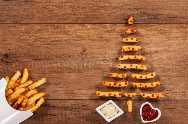 愉快的圣诞节和法国的炸薯条快的食物圣诞节树