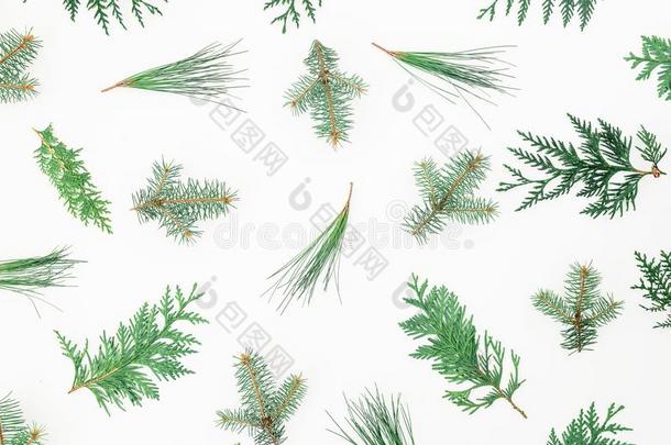 假日观念关于冬树向白色的背景.圣诞节英语字母表的第15个字母