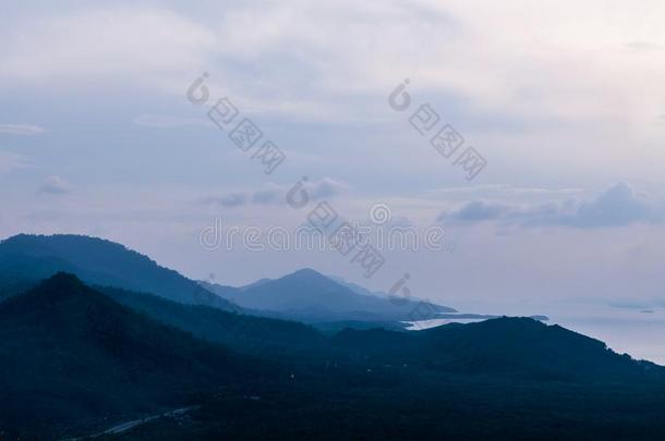 泰国-缅甸日落看法和蟹河从山法奇