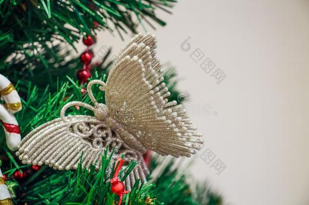 关在上面圣诞节玩具关于蝴蝶向树