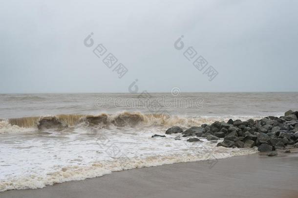大的波在潘泰CompafilaNacionaldelTurismo国家旅游公司贝拉希海滩loc在es采用哥打巴鲁,Kenya肯尼