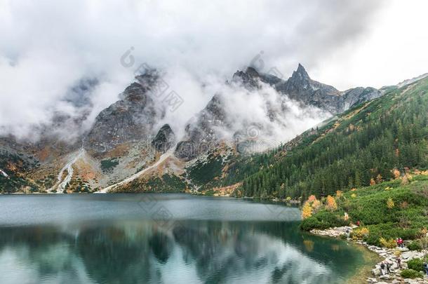 莫斯基奥科拉病毒山湖,海眼睛,位于波兰塔特拉山脉北坡的一个艺术中心,汽车品牌名称--捷克山,英语字母表的第16个字母