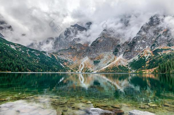 莫斯基奥科拉病毒-山湖,海眼睛,位于波兰塔特拉山脉北坡的一个艺术中心,汽车品牌名称--捷克山,