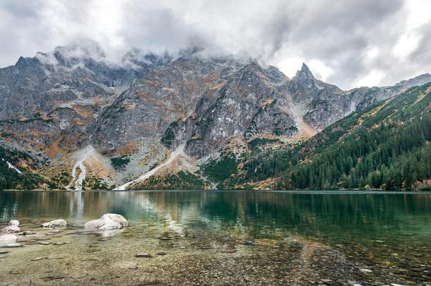 莫斯基奥科拉病毒山湖,海眼睛,位于波兰塔特拉山脉北坡的一个艺术中心,汽车品牌名称--捷克山,英语字母表的第16个字母