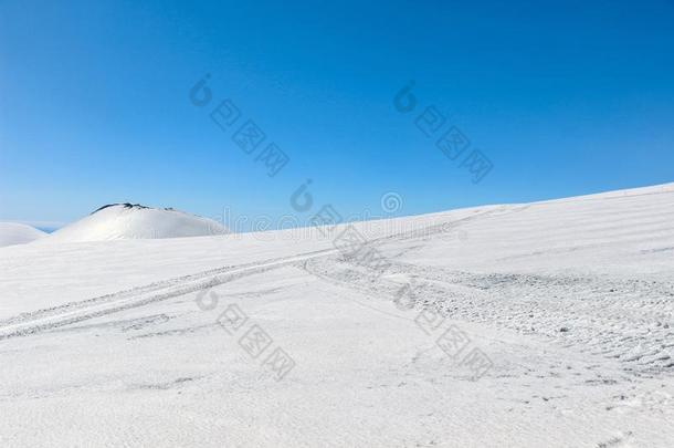 雪向火山口向登上酒精灯煮水器