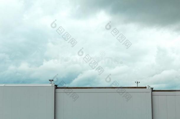 波士顿机场人行天桥采用前面关于暴风雨云