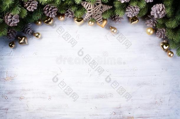 艺术圣诞节边和冷杉树枝和松树圆锥细胞