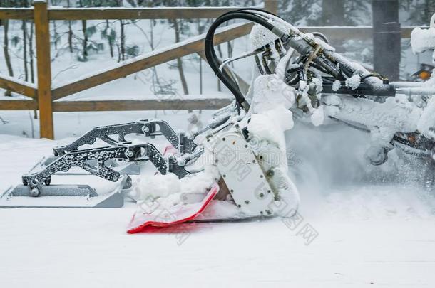 机器雪地履带式车辆压紧指已提到的人雪向指已提到的人滑雪斜坡采用c向iferou