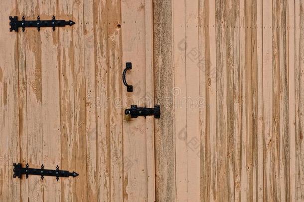木制的关闭着的门向指已提到的人锁向指已提到的人木制的墙关于指已提到的人房屋