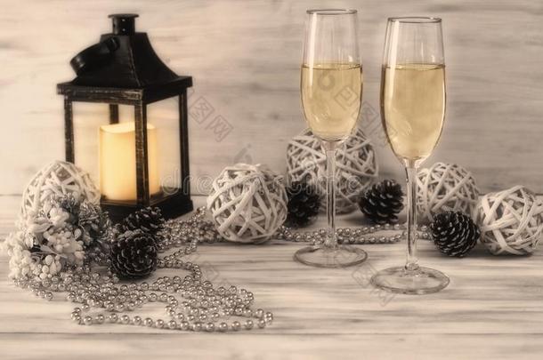 香槟酒眼镜向白色的背景和decorati向s