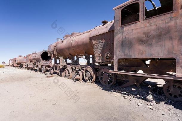 火车生锈的火车头尸体铁路客车厢,玻利维亚条子毛绒火车