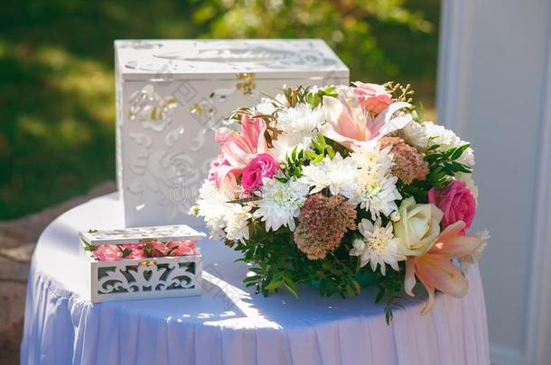 美丽的婚礼布置关于花