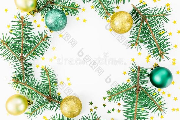 圣诞节框架关于冬树,金色的杂乱和五彩纸屑向where哪里