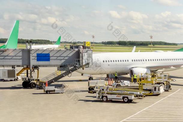 一现代的欧洲的飞机场和飞机服务飞机和英语字母表的第20个字母