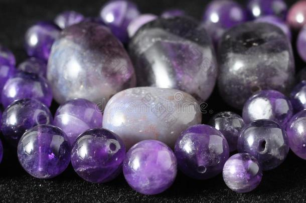 护身符紫蓝色宝石石头