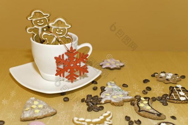 圣诞节雪人合适的姜饼采用一咖啡豆杯子