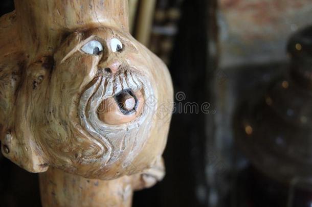 木制的雕刻,铁匠营地,凯诺拉,从指已提到的人水关于湖关于Thailand泰国