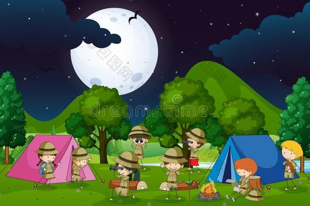 许多小孩野营出局采用指已提到的人森林在夜