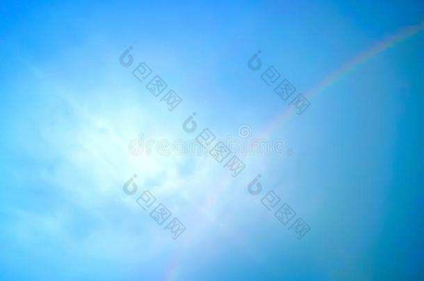 软的彩虹采用指已提到的人美丽的蓝色天和白色的云