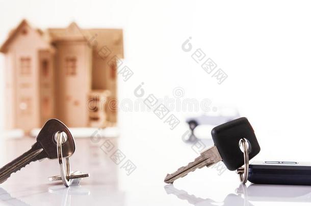 <strong>汽车钥匙</strong>和房屋<strong>钥匙</strong>s和新的<strong>汽车</strong>和家
