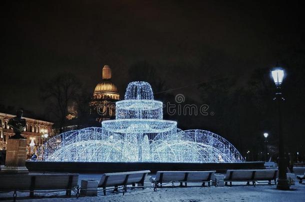 圣-彼得斯堡被照明的布置庆祝圣诞节布置at