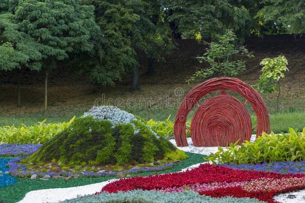 一整洁的,好-受人资助控制的花园采用日本人方式