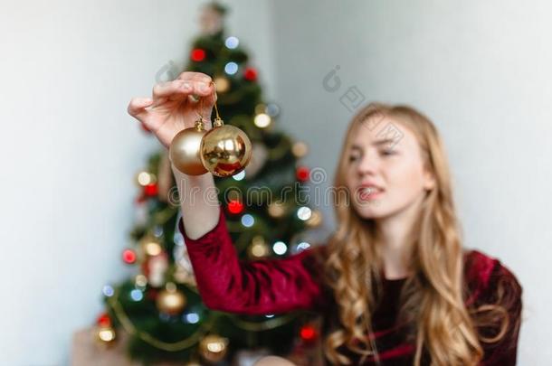 圣诞节女人.肖像关于一女孩.女孩微笑的.女孩celebr一t