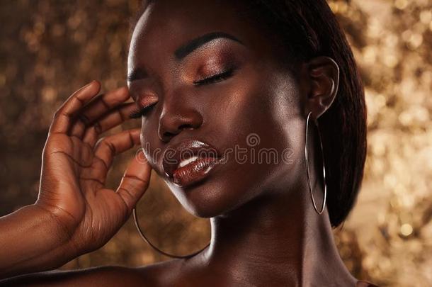 时尚工作室肖像关于一<strong>非凡</strong>的美丽的afric一调频