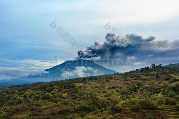 登上人名火山喷发.BankLeumile-Israel以色列银行协会-印尼,28十一月2017