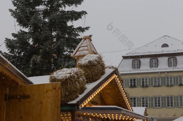 下雪向圣诞节交易和家畜的肺脏灯和decorati向采用