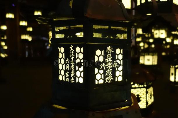 灯笼照明采用指已提到的人黑暗的,春日-泰沙Shr采用e,奈良,黑色亮漆